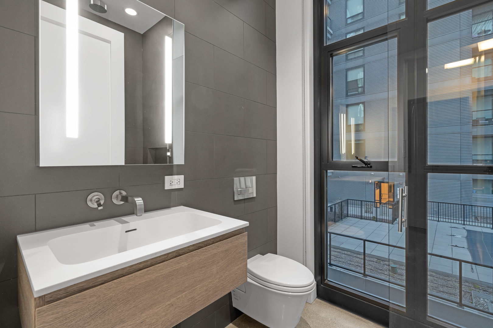900 W Washington Boulevard Unit: 402