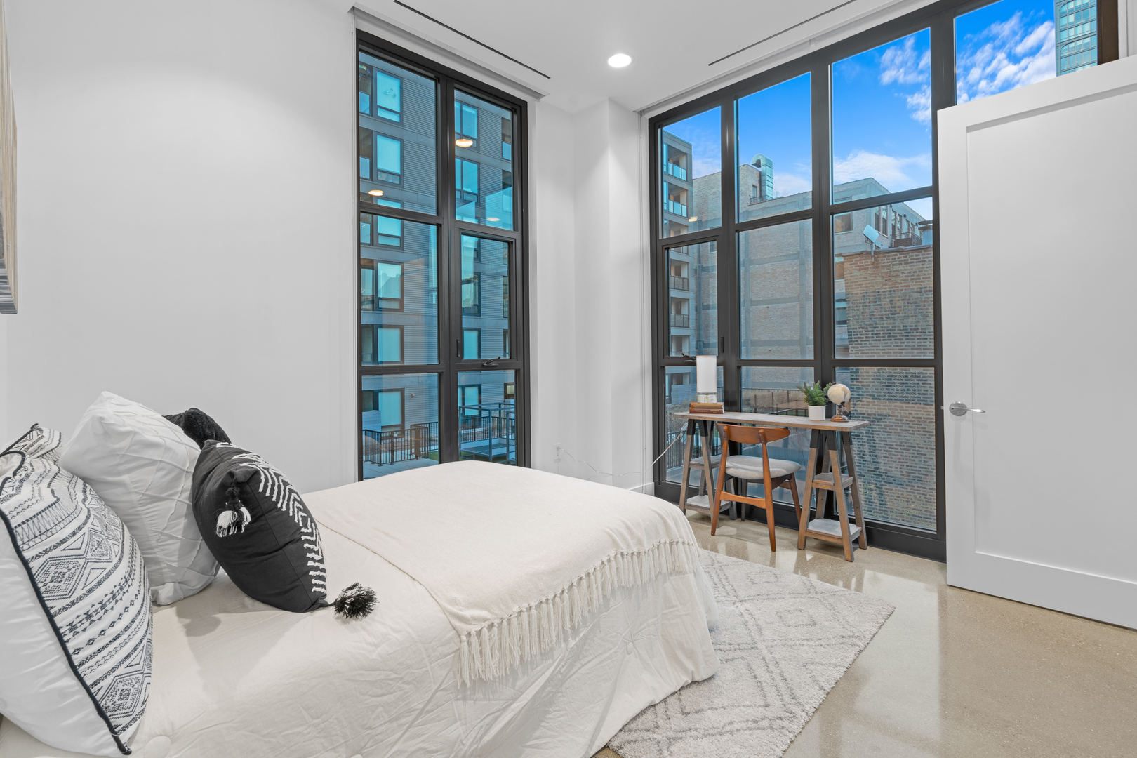 900 W Washington Boulevard Unit: 402