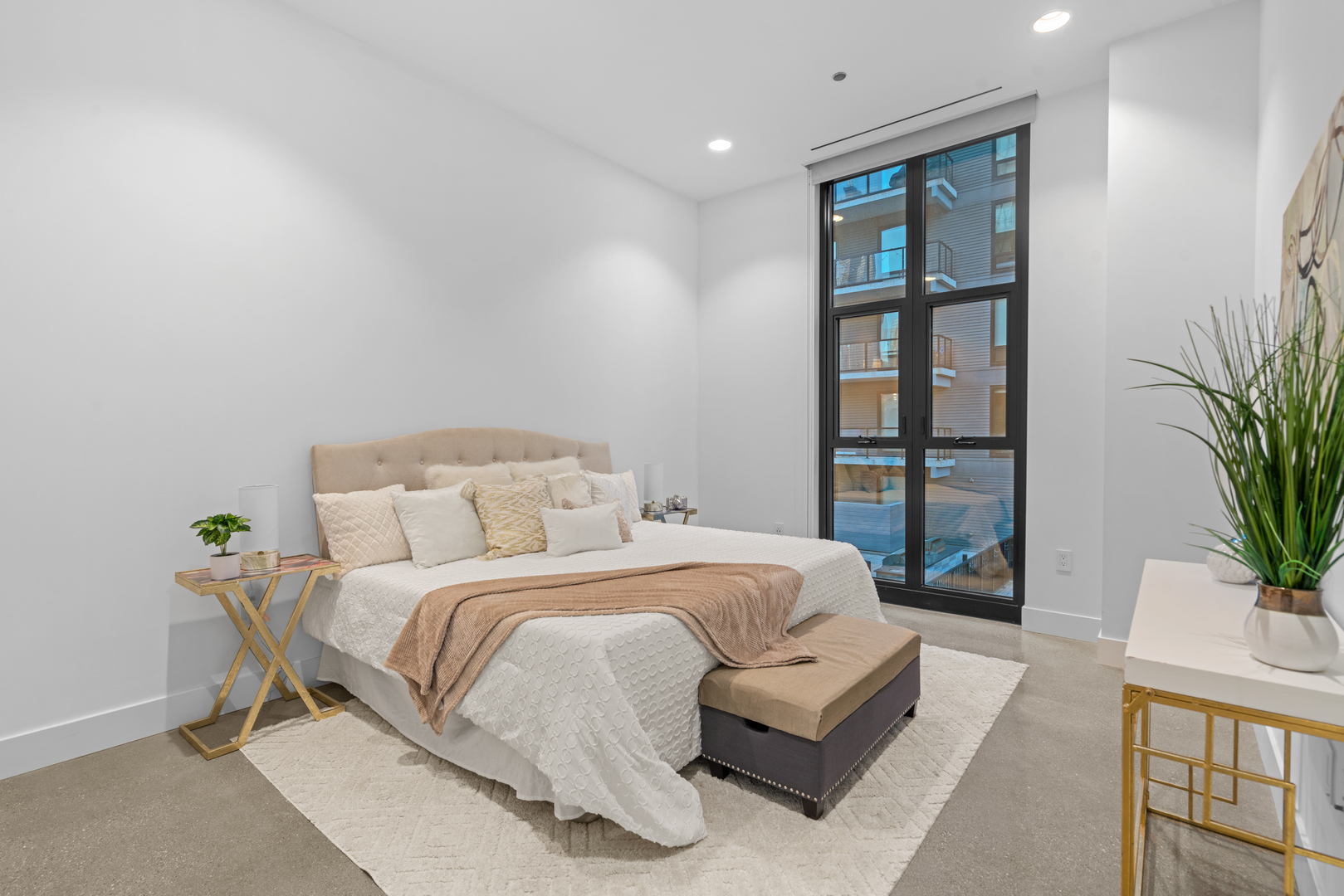 900 W Washington Boulevard Unit: 402