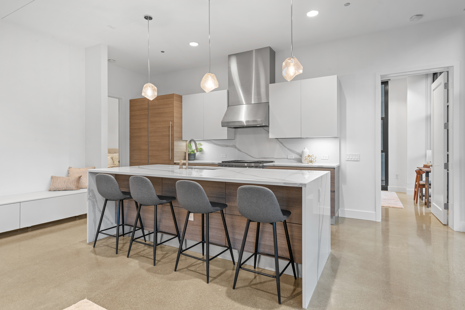 900 W Washington Boulevard Unit: 402