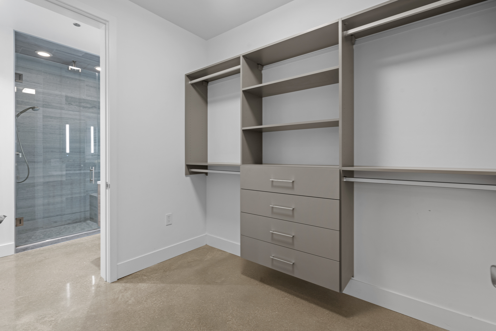 900 W Washington Boulevard Unit: 402