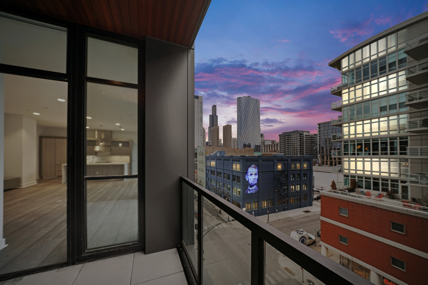 900 W Washington Boulevard Unit: 402