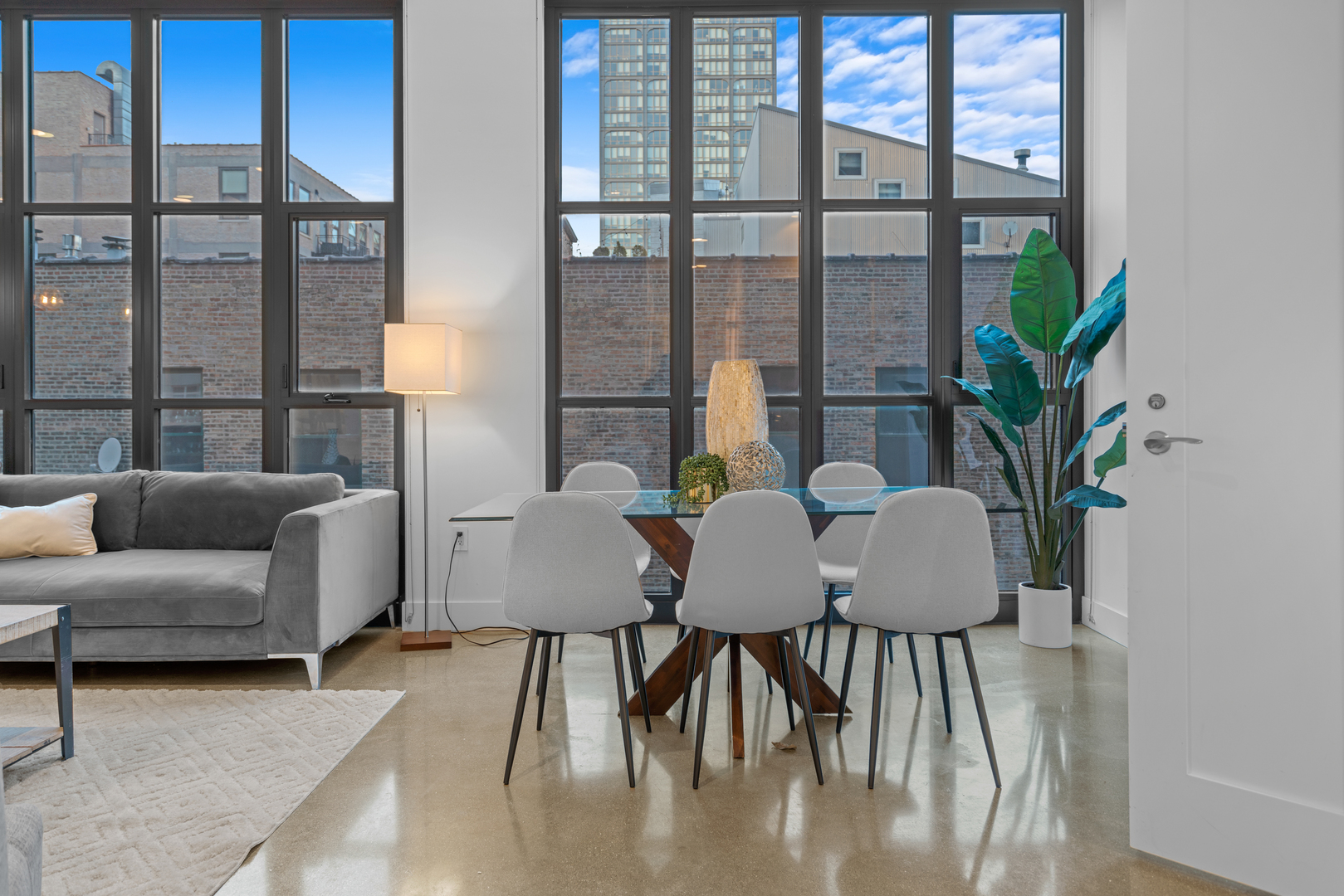 900 W Washington Boulevard Unit: 402