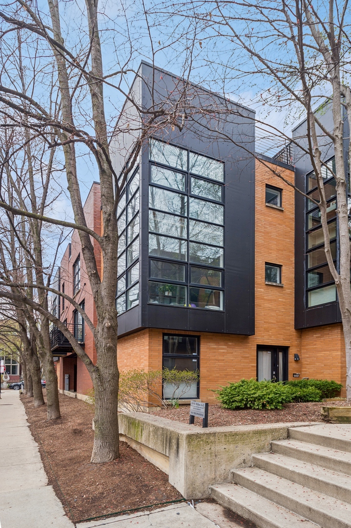 2050 W WILLOW Street Unit: E