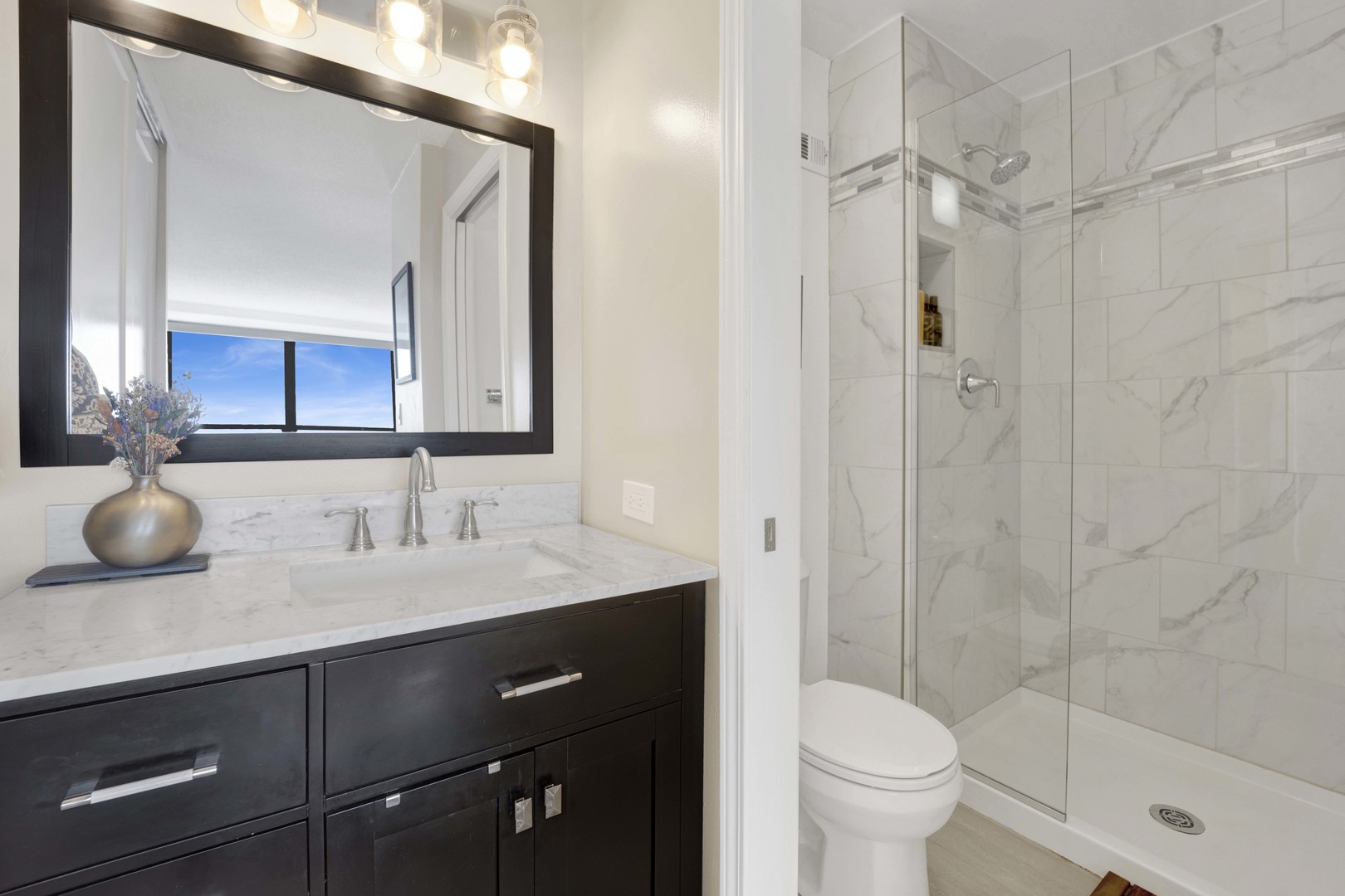 3150 N Sheridan Road Unit: 27A