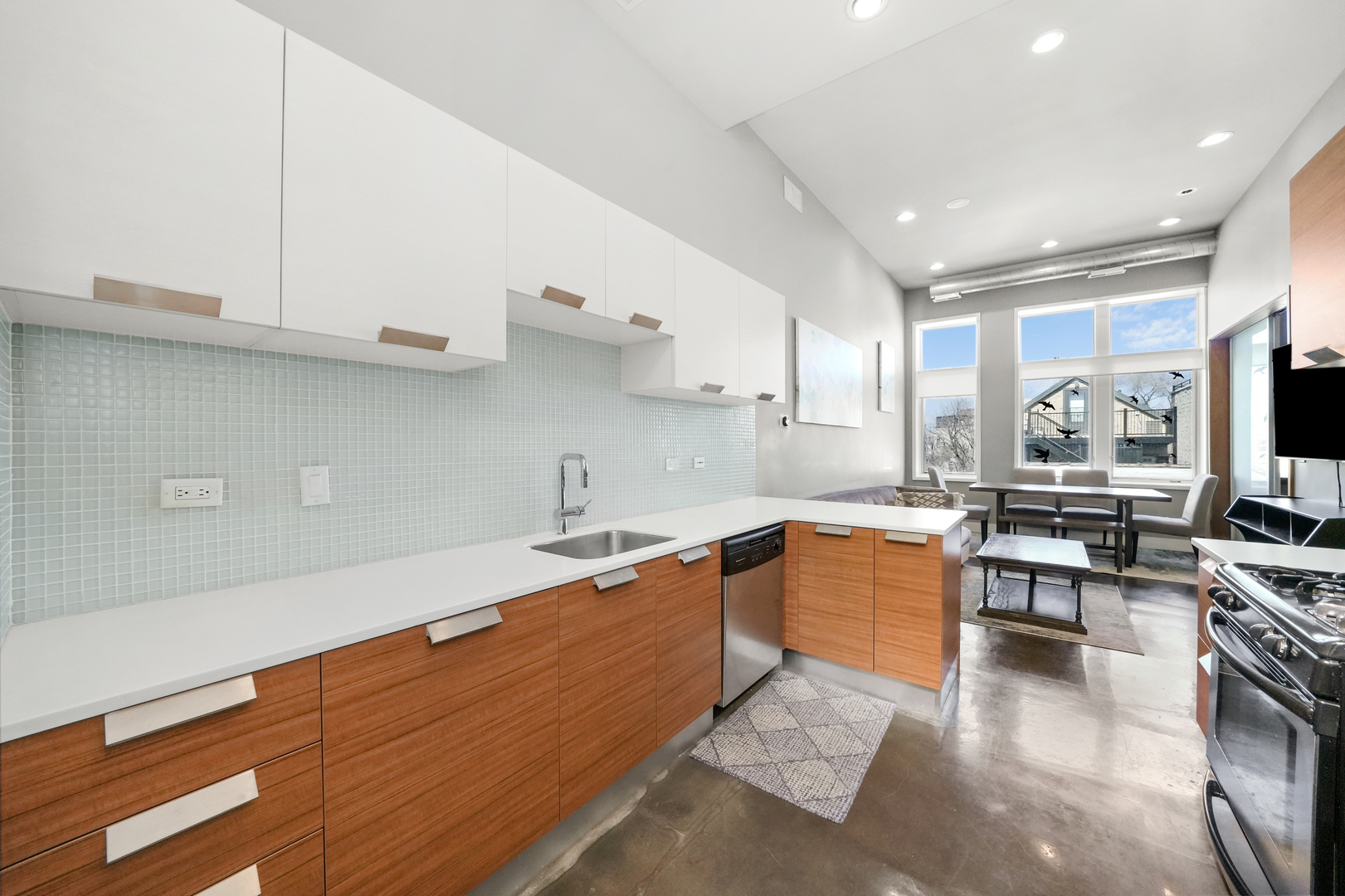 1375 N Milwaukee Avenue Unit: 2R