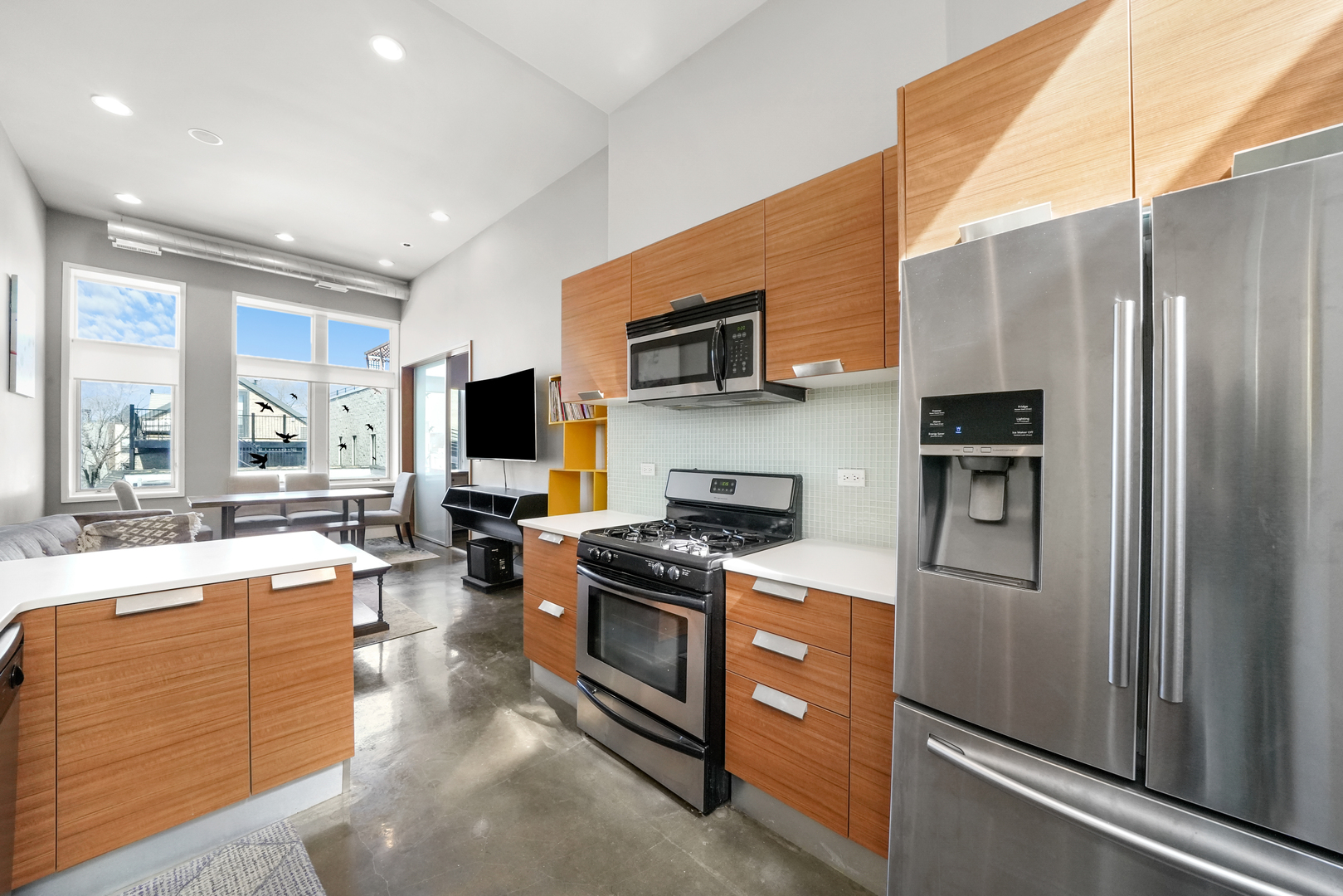 1375 N Milwaukee Avenue Unit: 2R