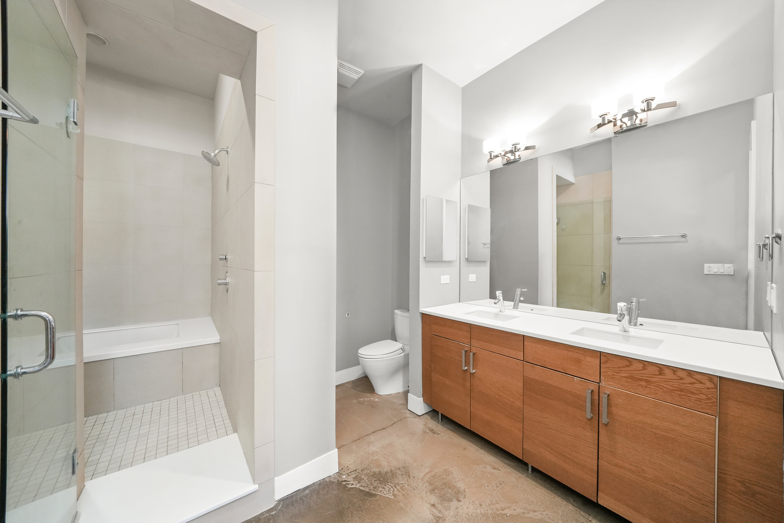 1375 N Milwaukee Avenue Unit: 2R