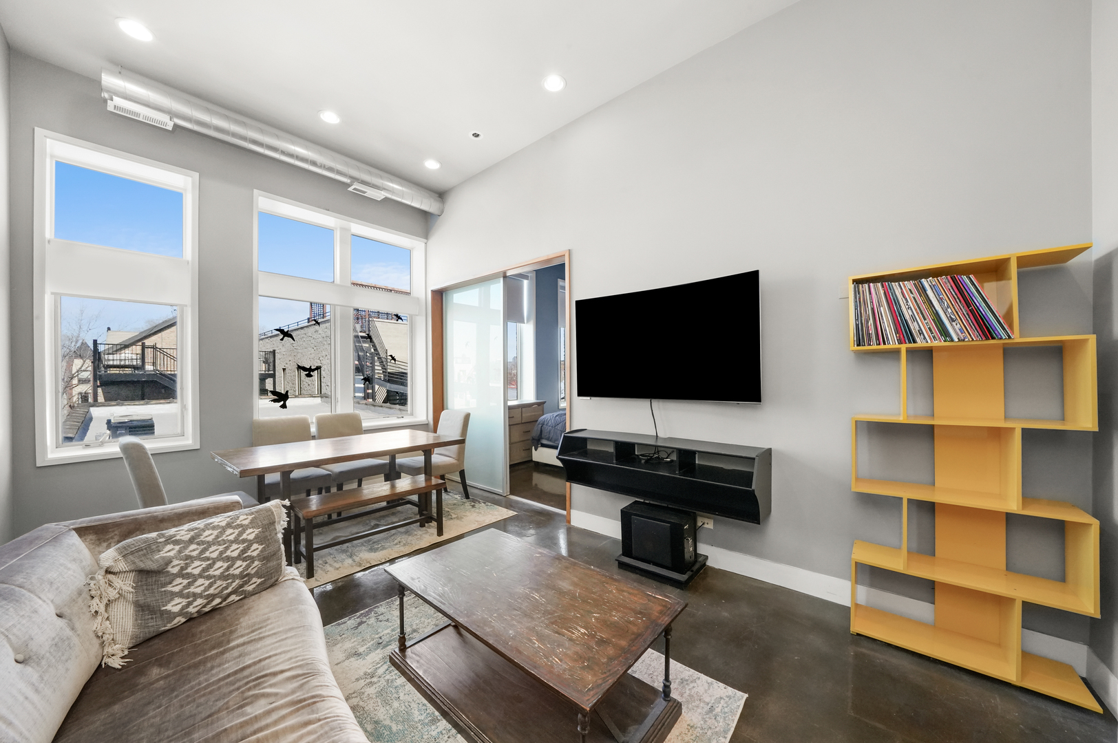 1375 N Milwaukee Avenue Unit: 2R