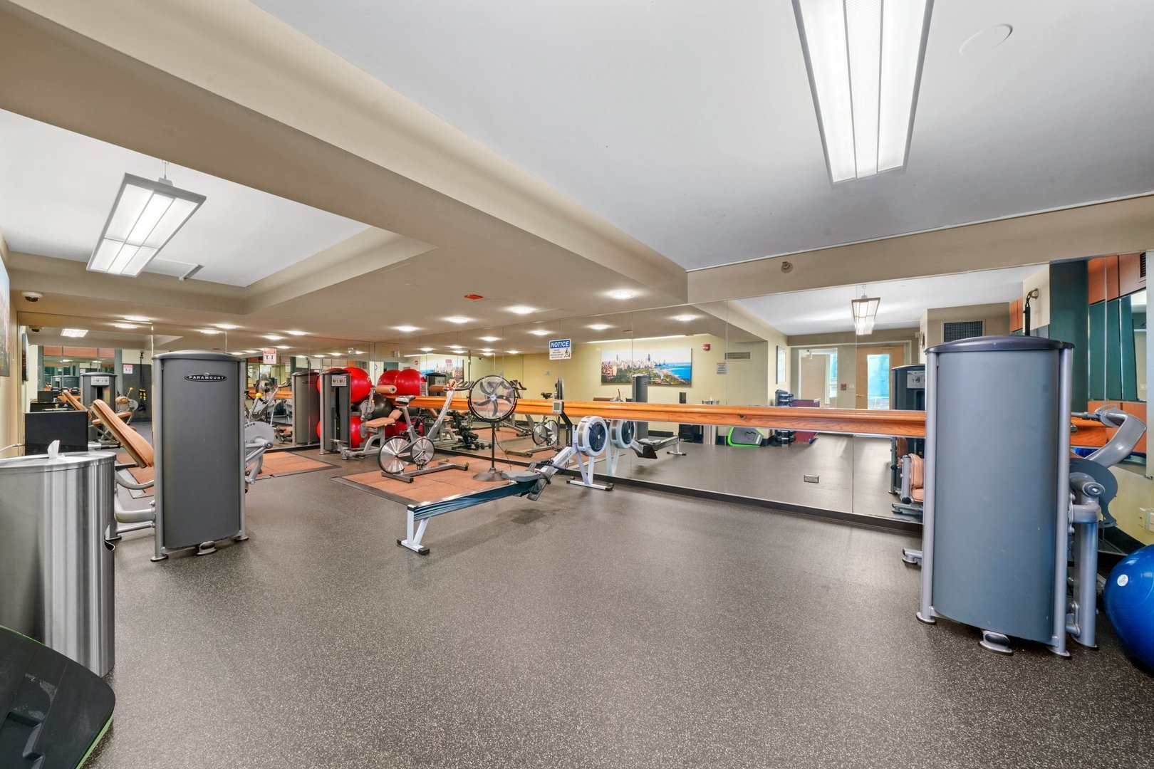 345 N LaSalle Drive Unit: 1502