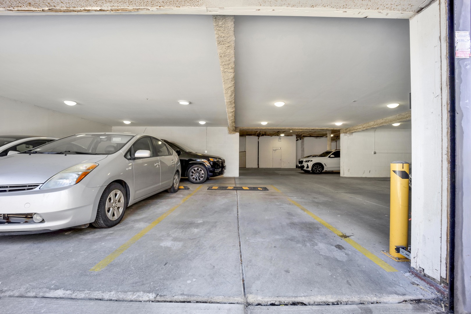 2550 W FULLERTON Avenue Unit: 4D