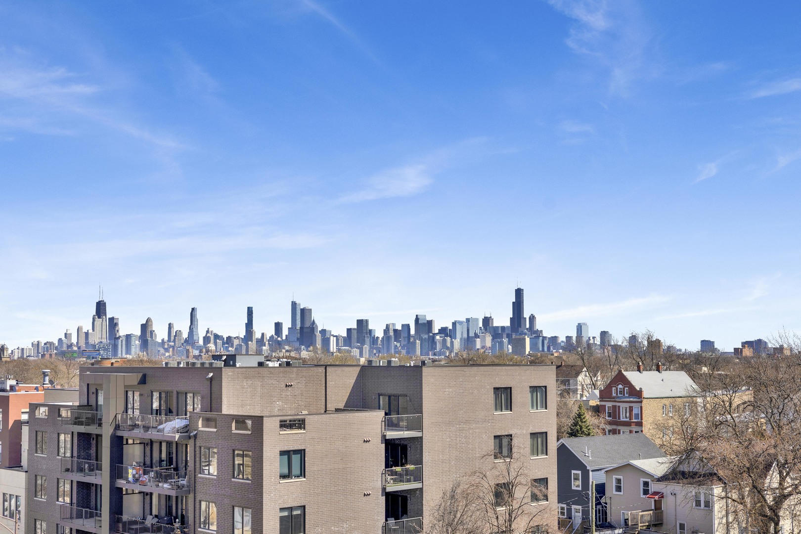 2550 W FULLERTON Avenue Unit: 4D