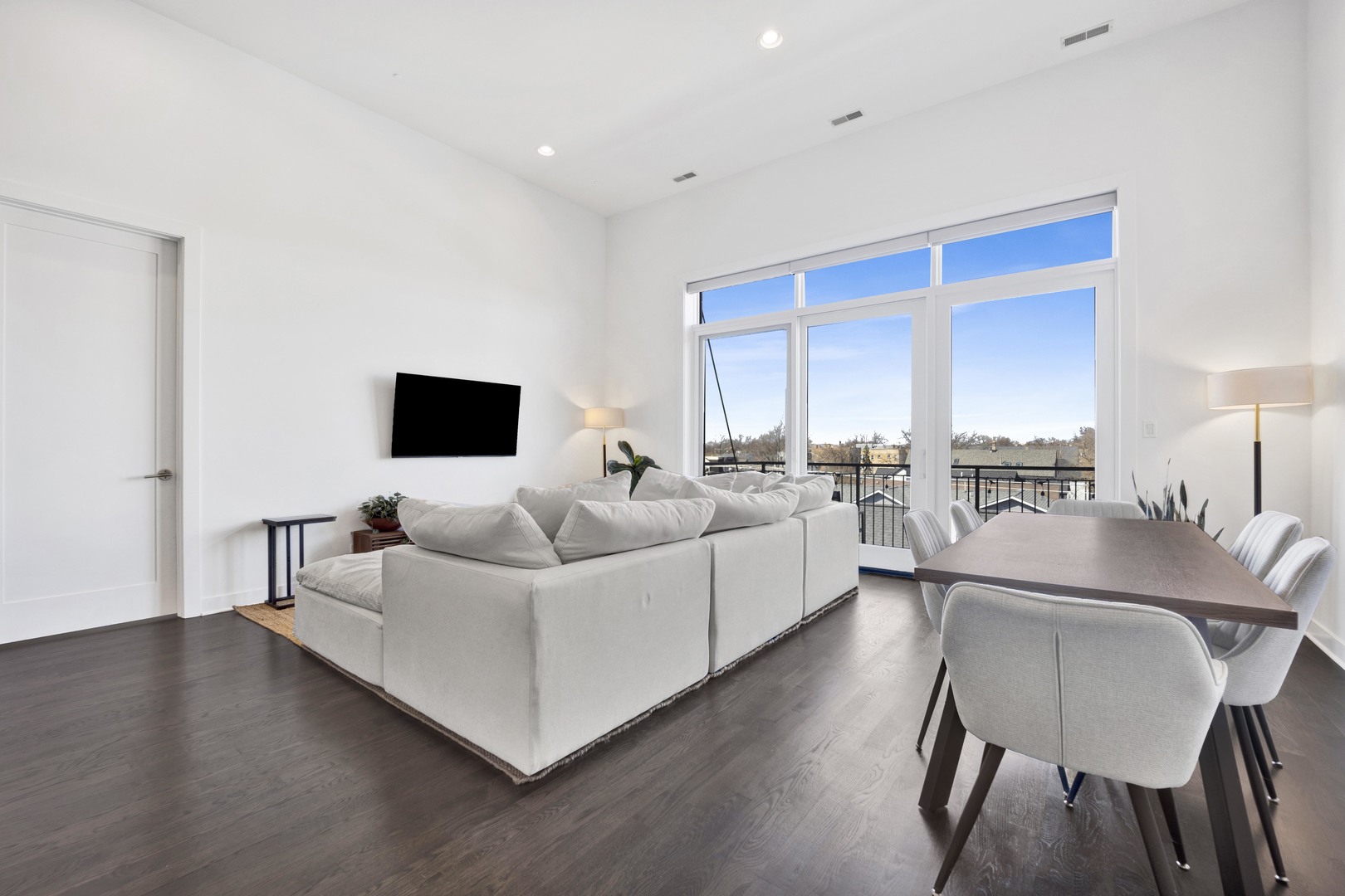 2550 W FULLERTON Avenue Unit: 4D