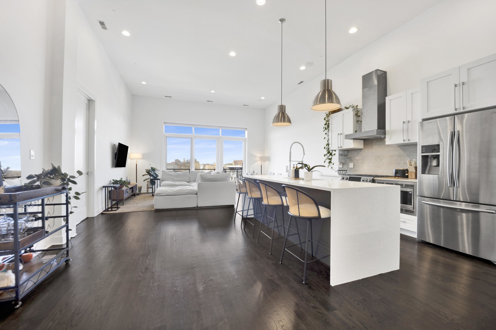 2550 W FULLERTON Avenue Unit: 4D