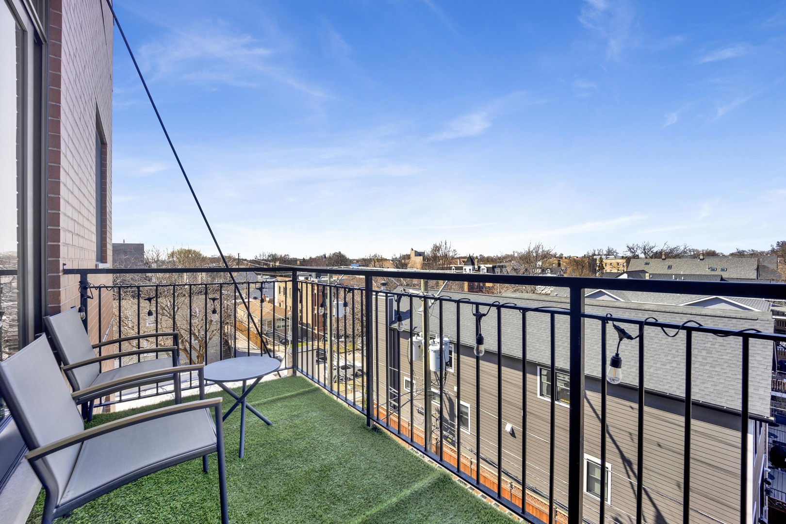 2550 W FULLERTON Avenue Unit: 4D