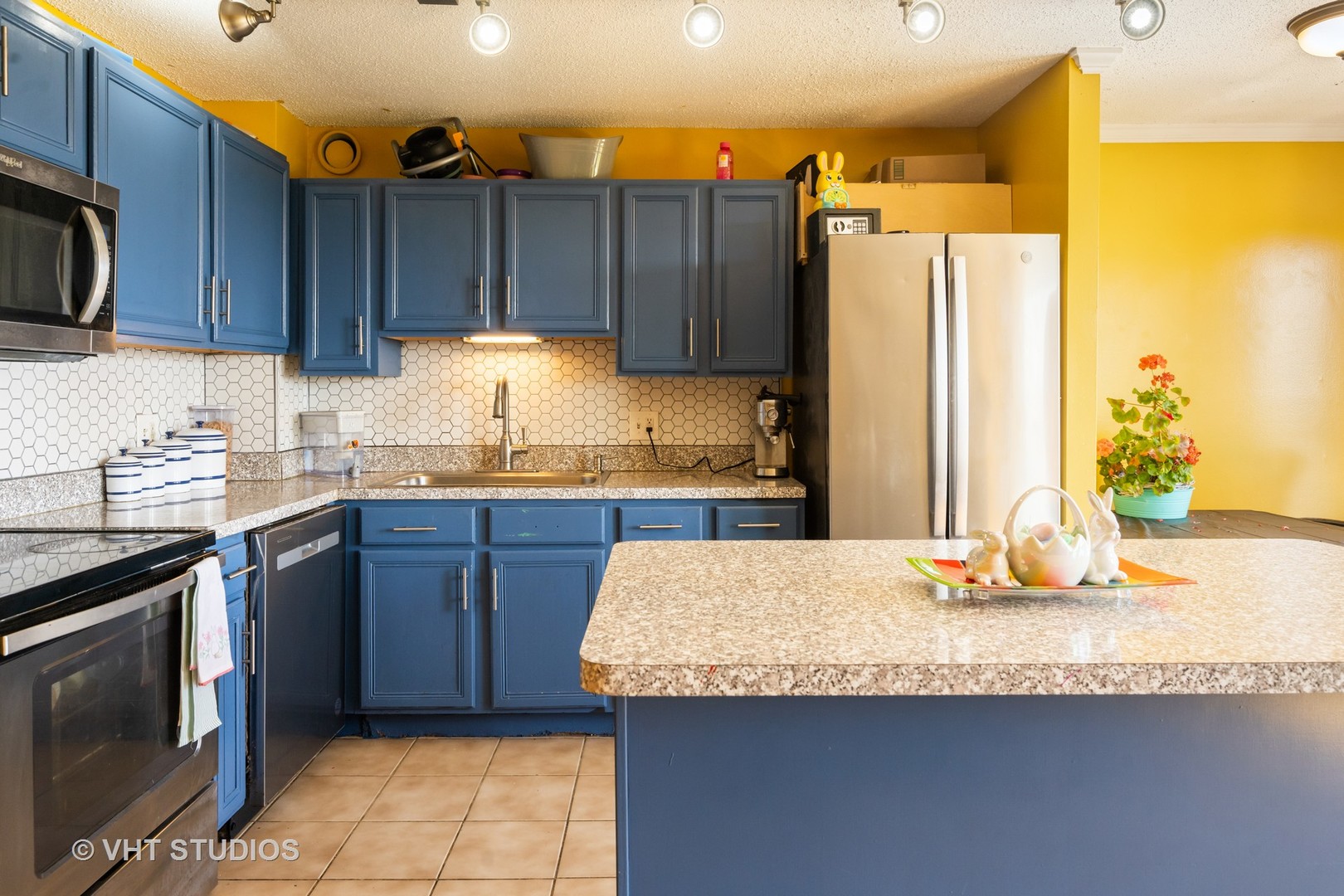 711 W Gordon Terrace Unit: 808