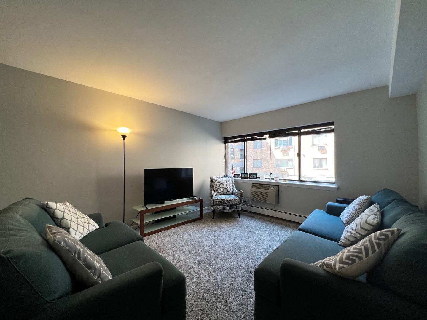 3620 N Pine Grove Avenue Unit: 204