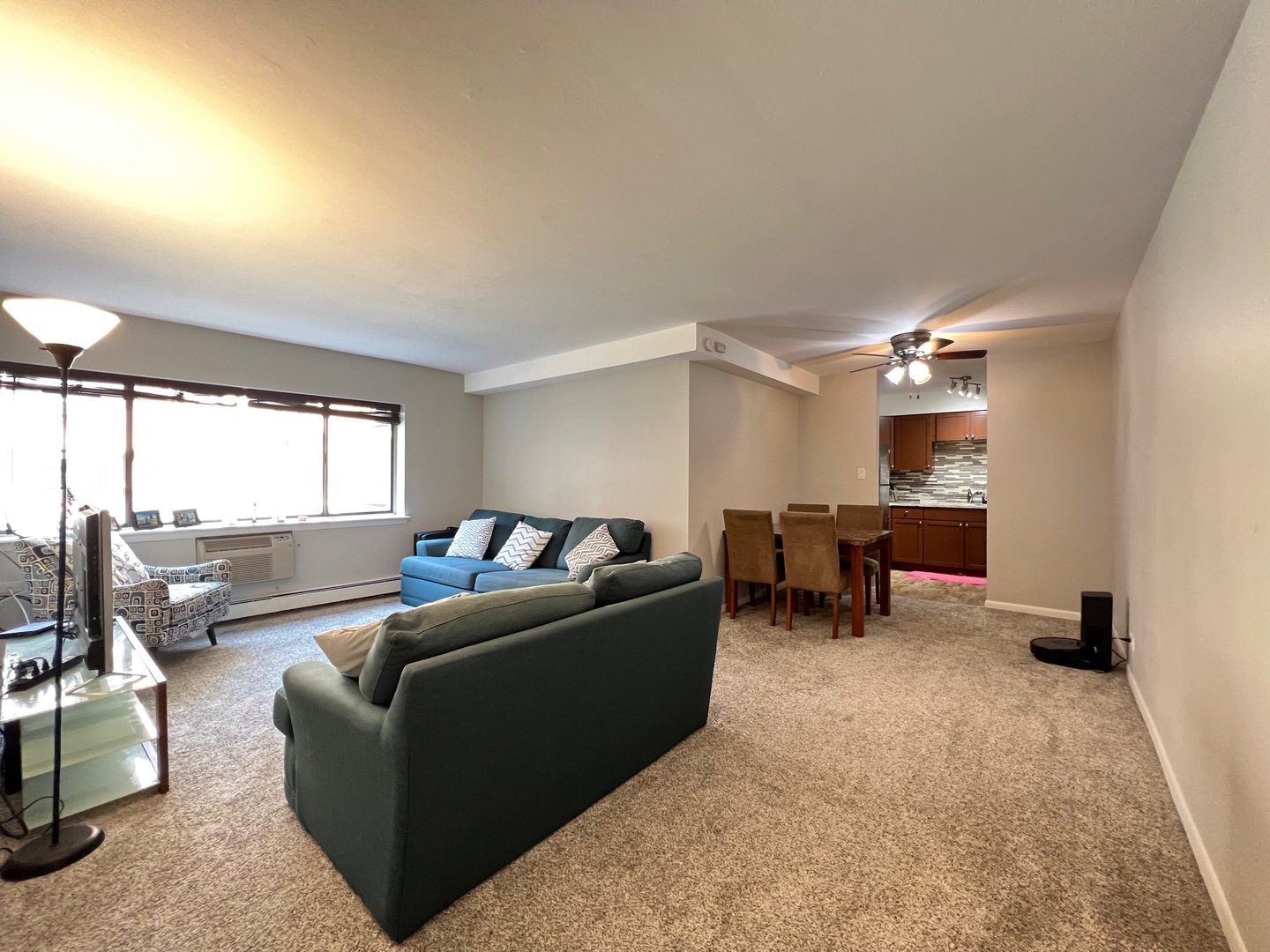 3620 N Pine Grove Avenue Unit: 204