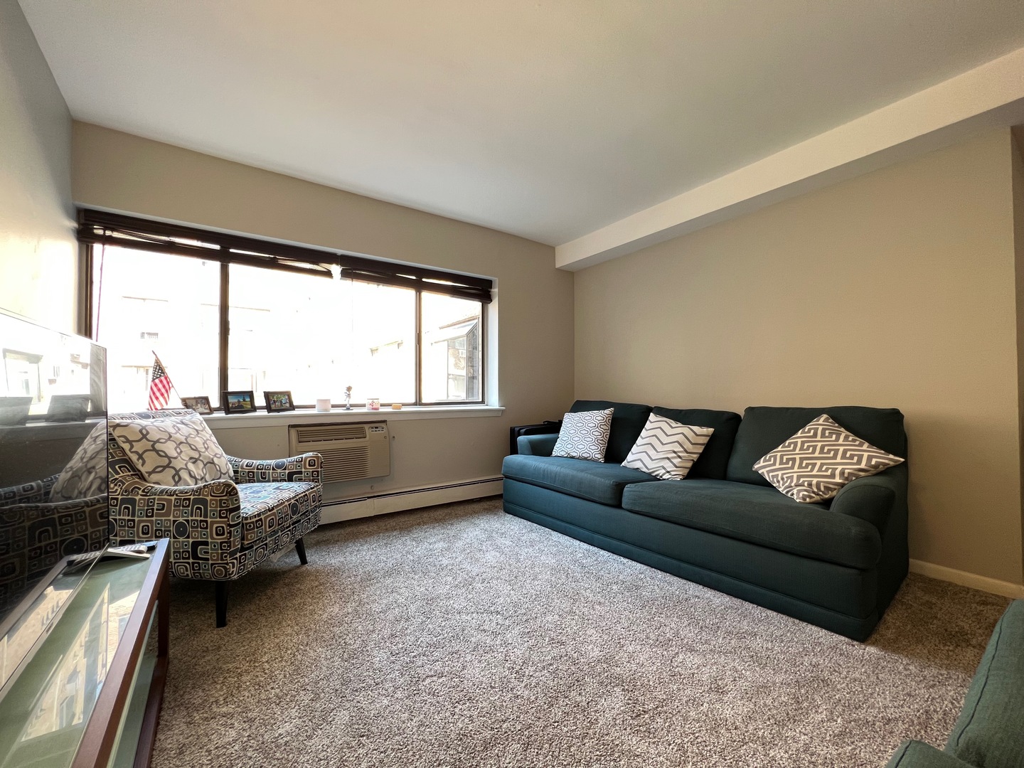 3620 N Pine Grove Avenue Unit: 204