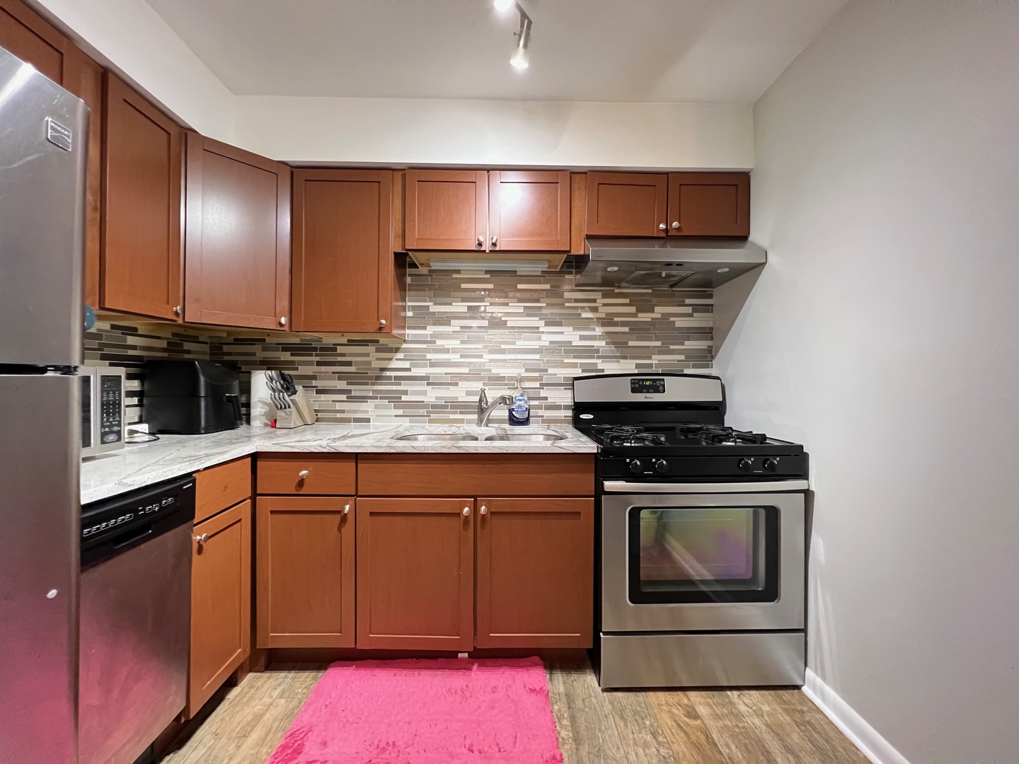 3620 N Pine Grove Avenue Unit: 204