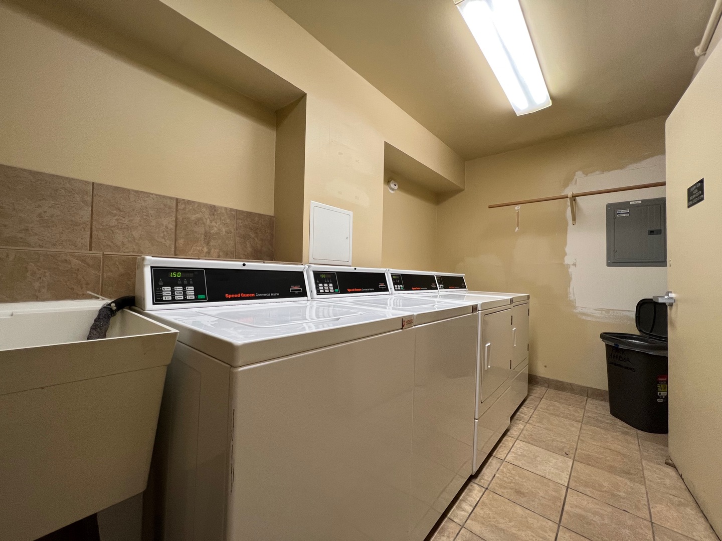 3620 N Pine Grove Avenue Unit: 204