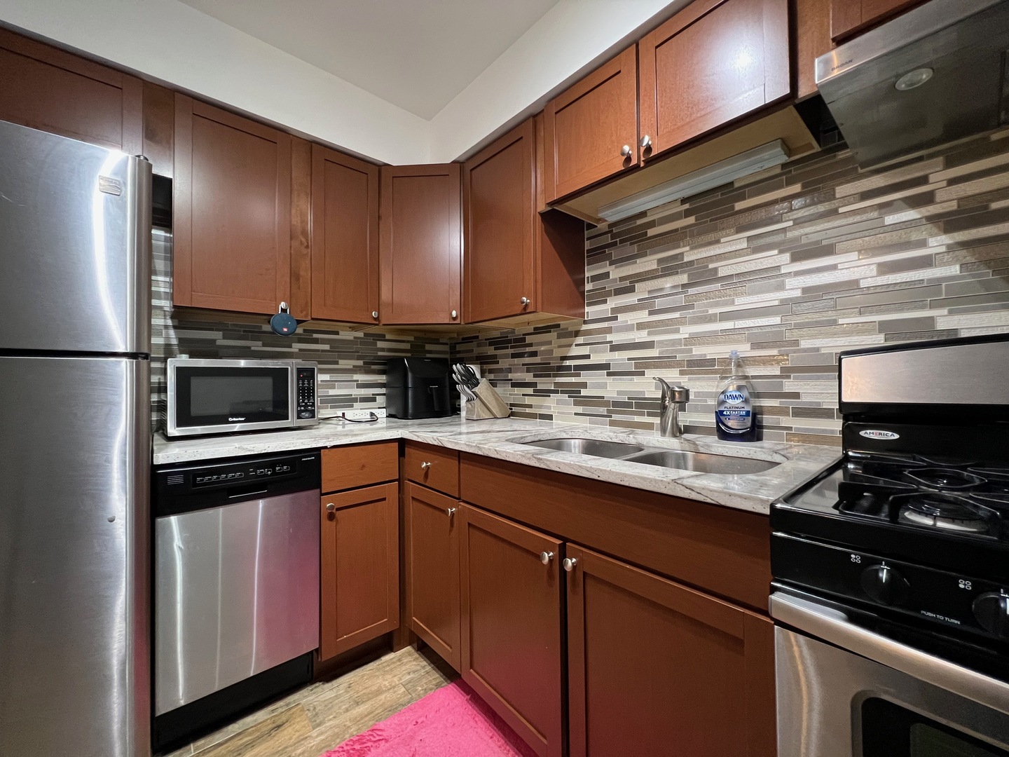 3620 N Pine Grove Avenue Unit: 204