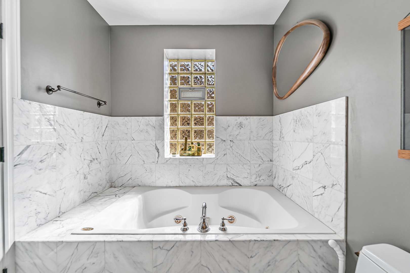 5016 N Sheridan Road Unit: 1