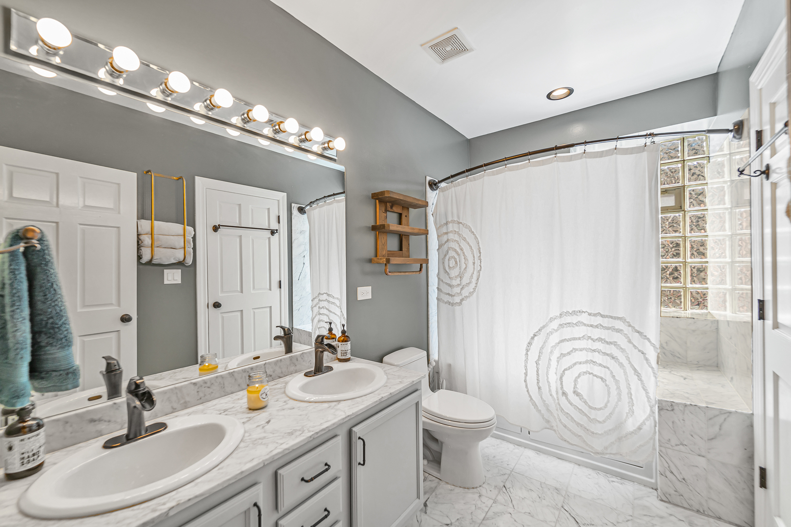 5016 N Sheridan Road Unit: 1