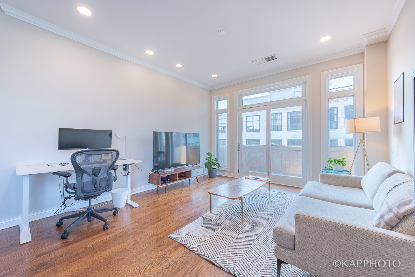 1355 W Washington Boulevard Unit: 4E