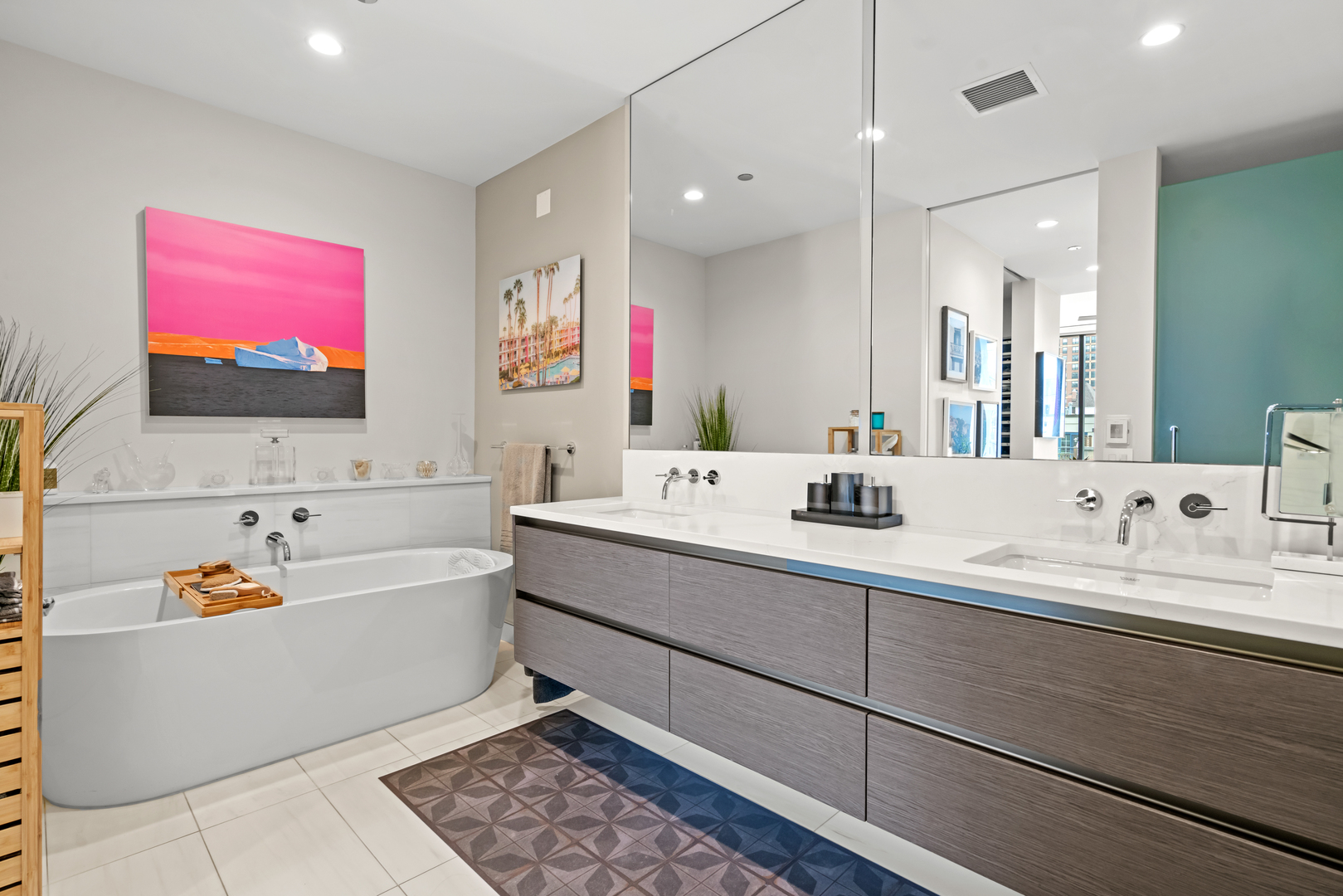 366 W Superior Street Unit: 501