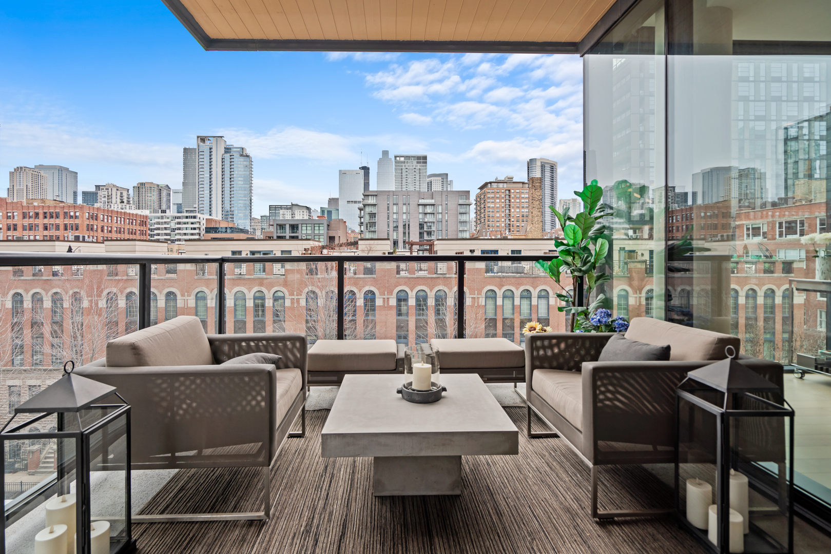 366 W Superior Street Unit: 501