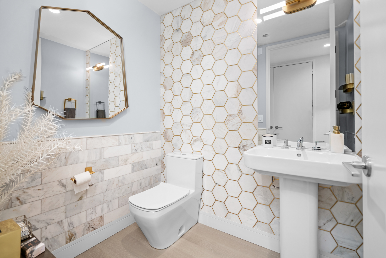 366 W Superior Street Unit: 501