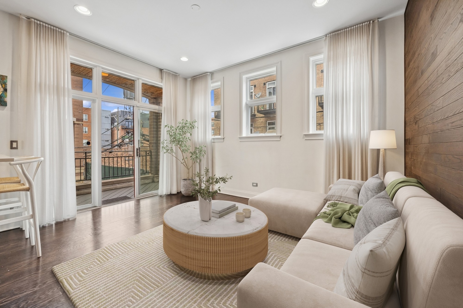 2324 W WABANSIA Avenue Unit: 5