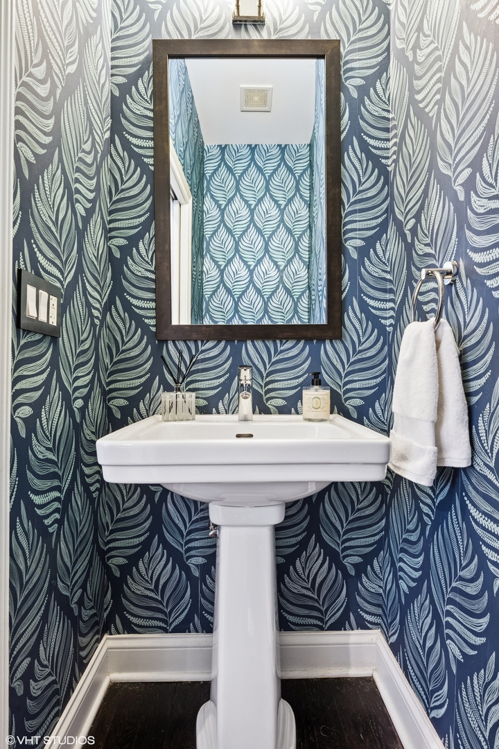 2324 W WABANSIA Avenue Unit: 5