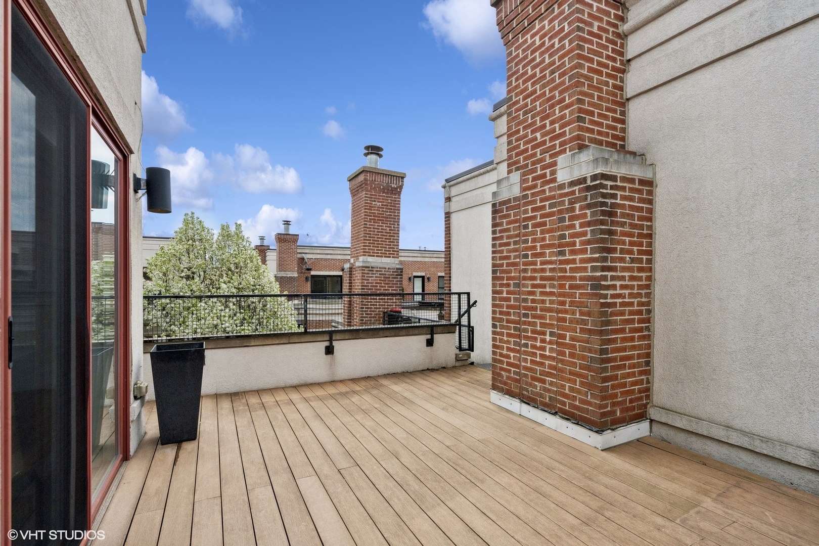 2324 W WABANSIA Avenue Unit: 5