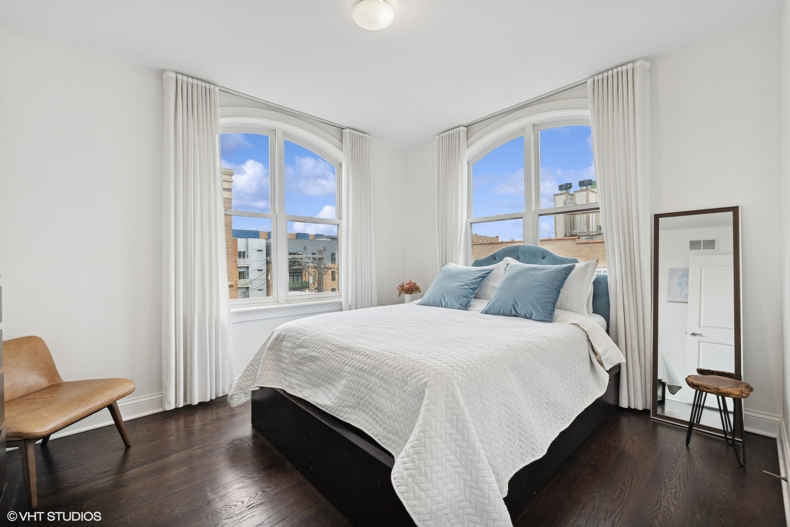 2324 W WABANSIA Avenue Unit: 5