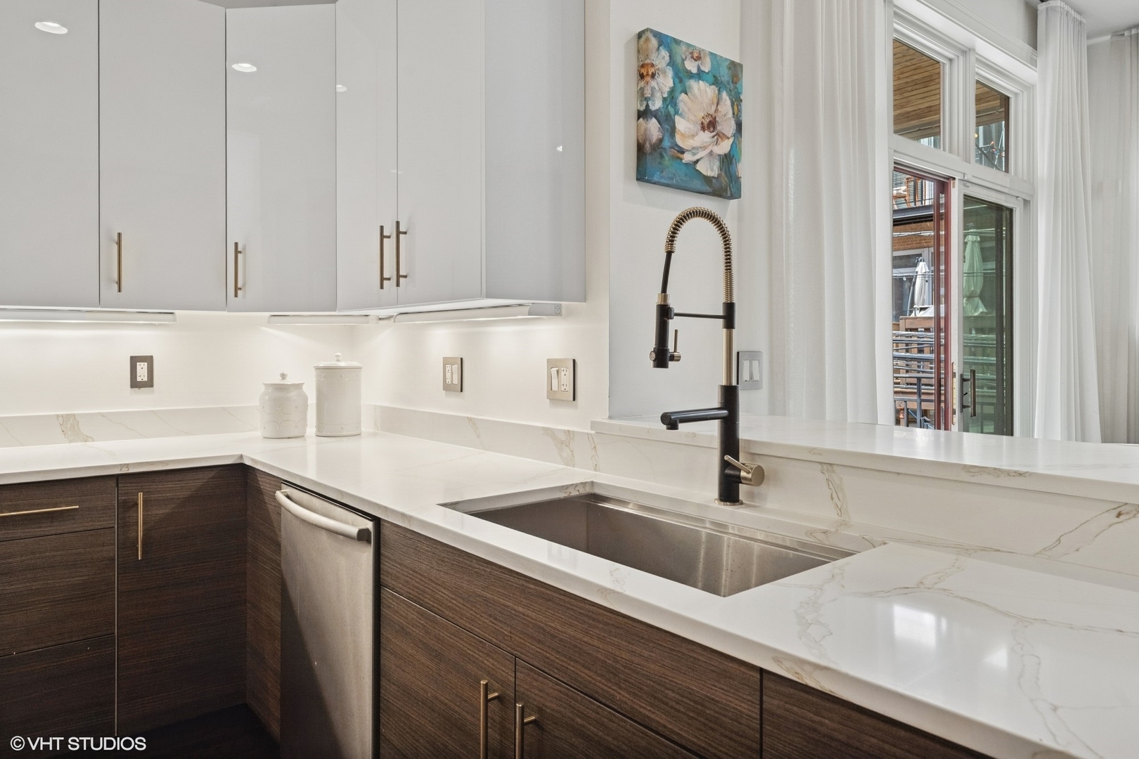 2324 W WABANSIA Avenue Unit: 5