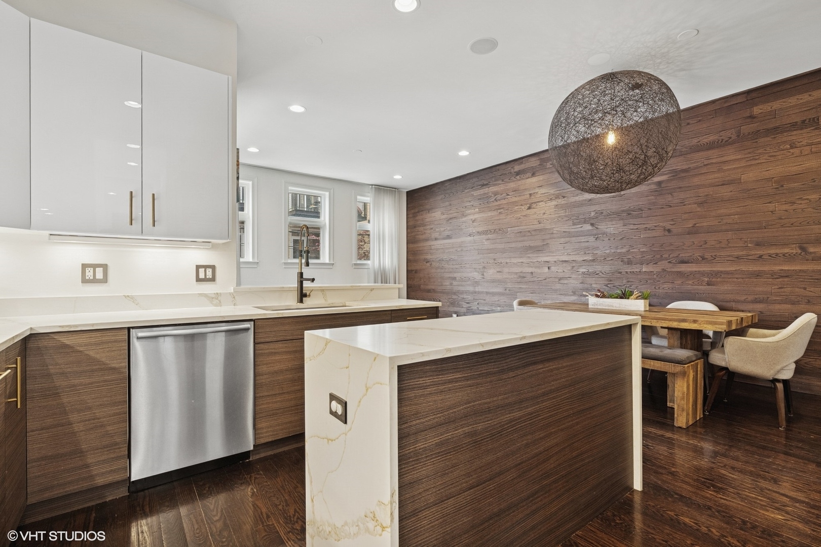 2324 W WABANSIA Avenue Unit: 5