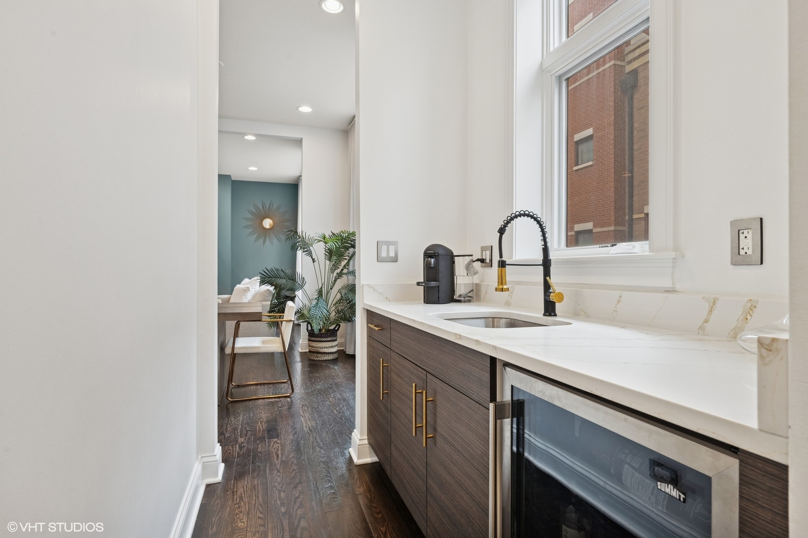 2324 W WABANSIA Avenue Unit: 5