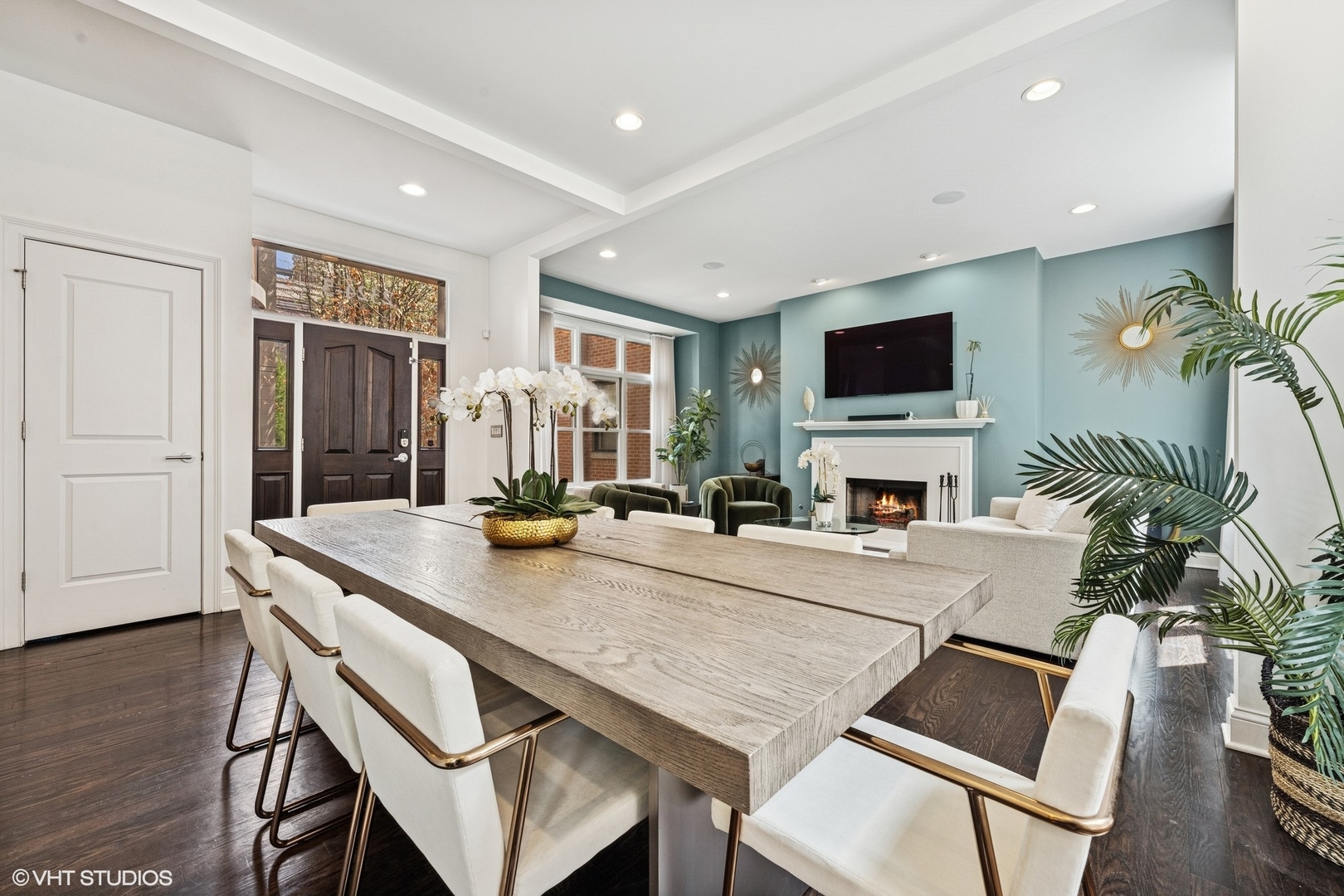 2324 W WABANSIA Avenue Unit: 5