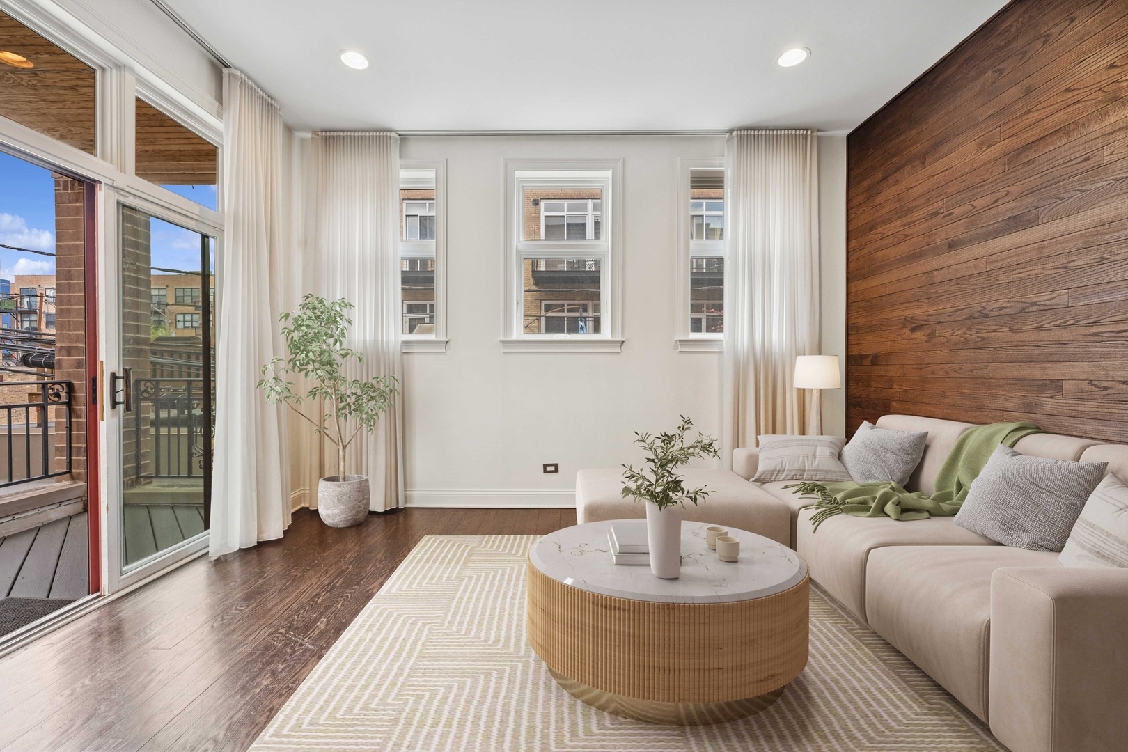 2324 W WABANSIA Avenue Unit: 5