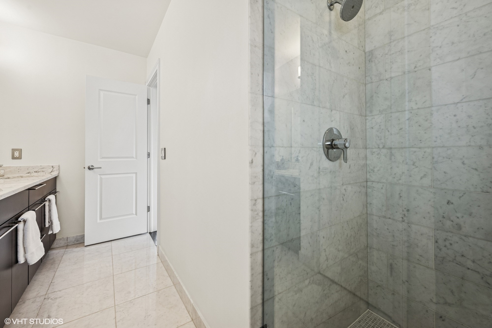 2324 W WABANSIA Avenue Unit: 5