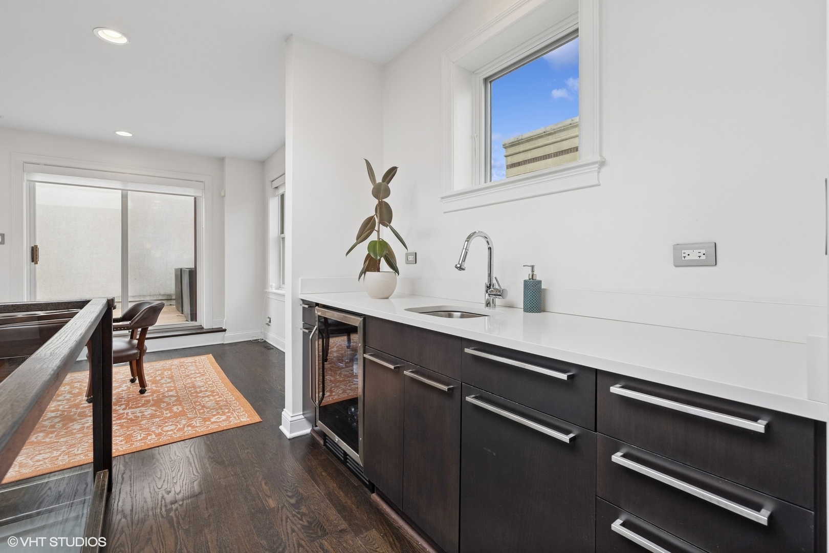 2324 W WABANSIA Avenue Unit: 5