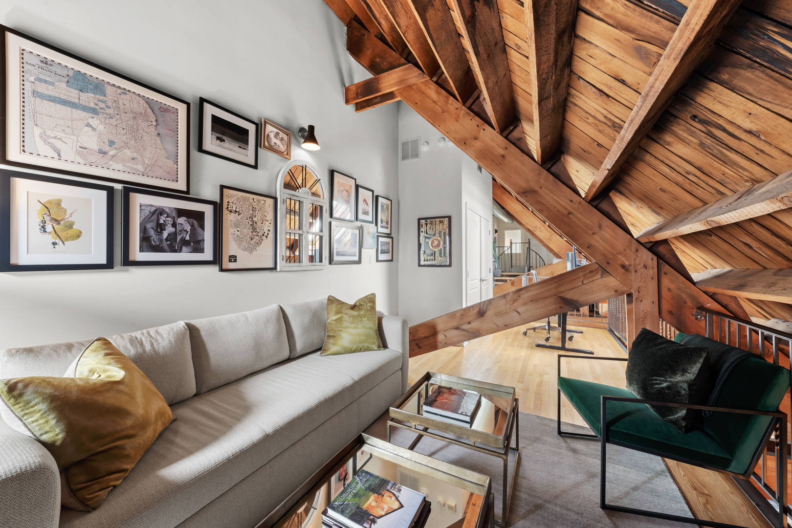 1547 N LEAVITT Street Unit: 3S