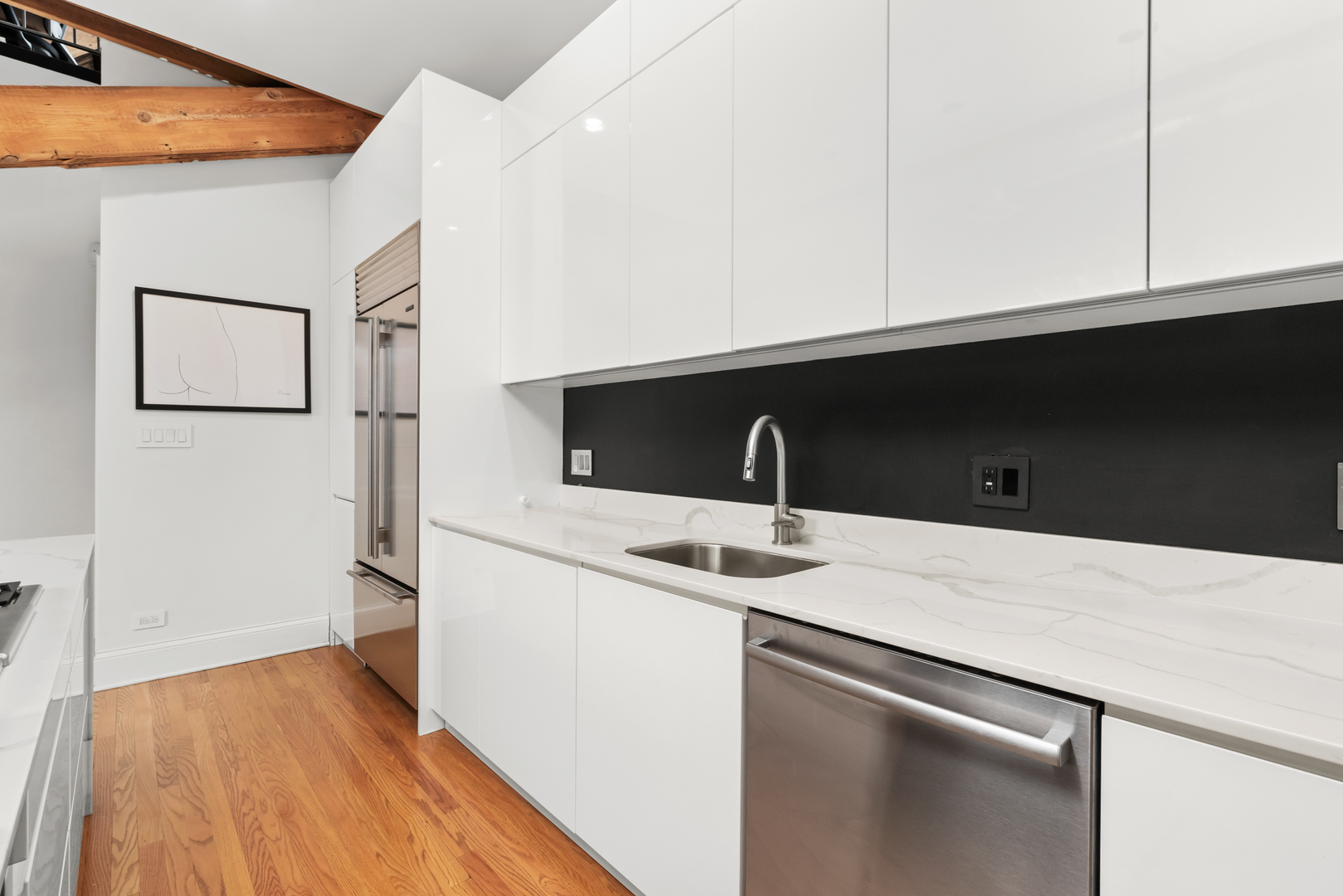 1547 N LEAVITT Street Unit: 3S