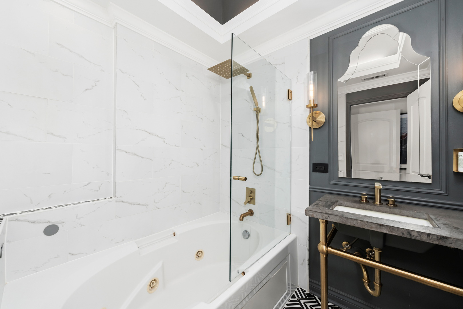 1547 N LEAVITT Street Unit: 3S