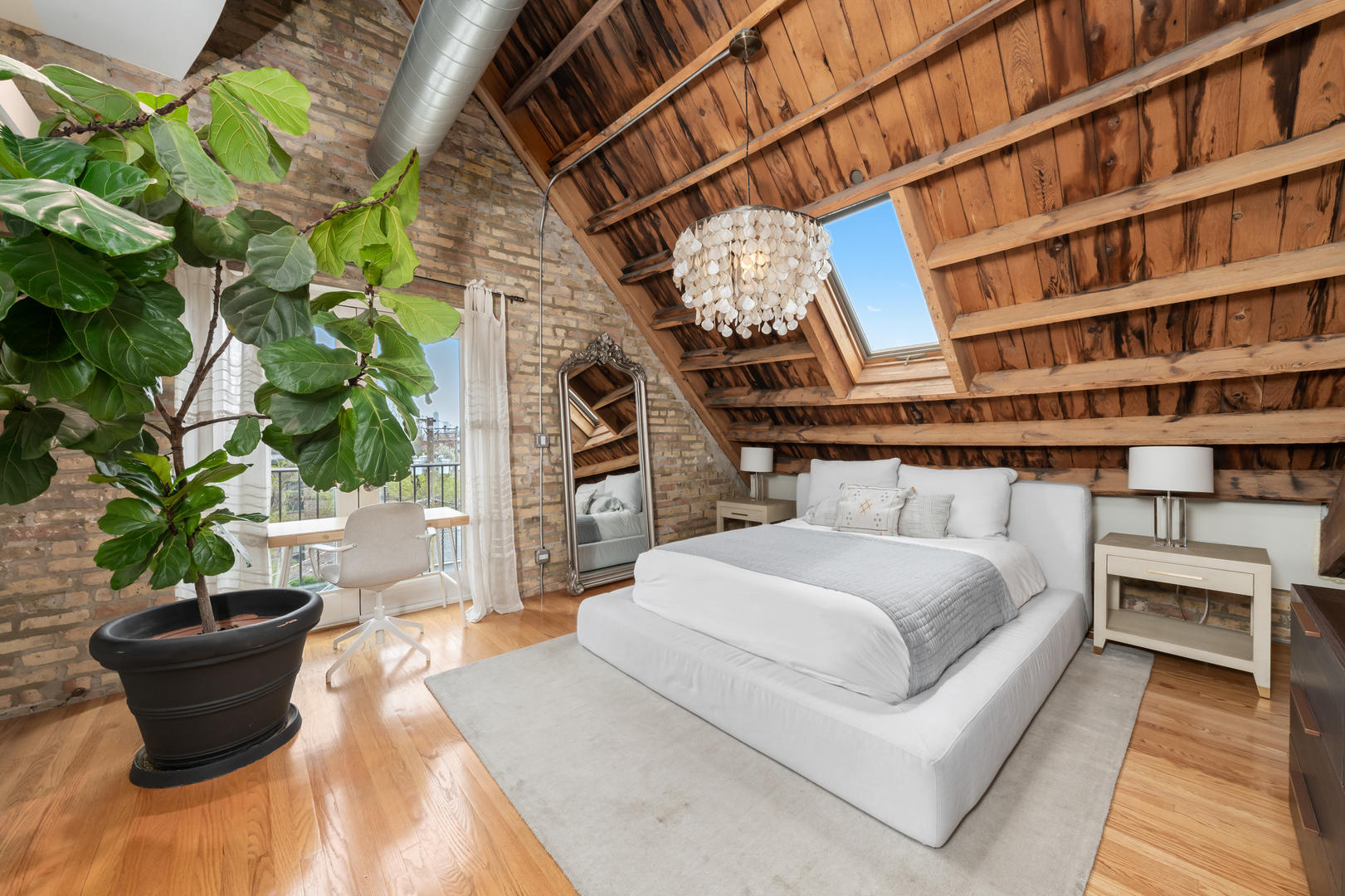 1547 N LEAVITT Street Unit: 3S