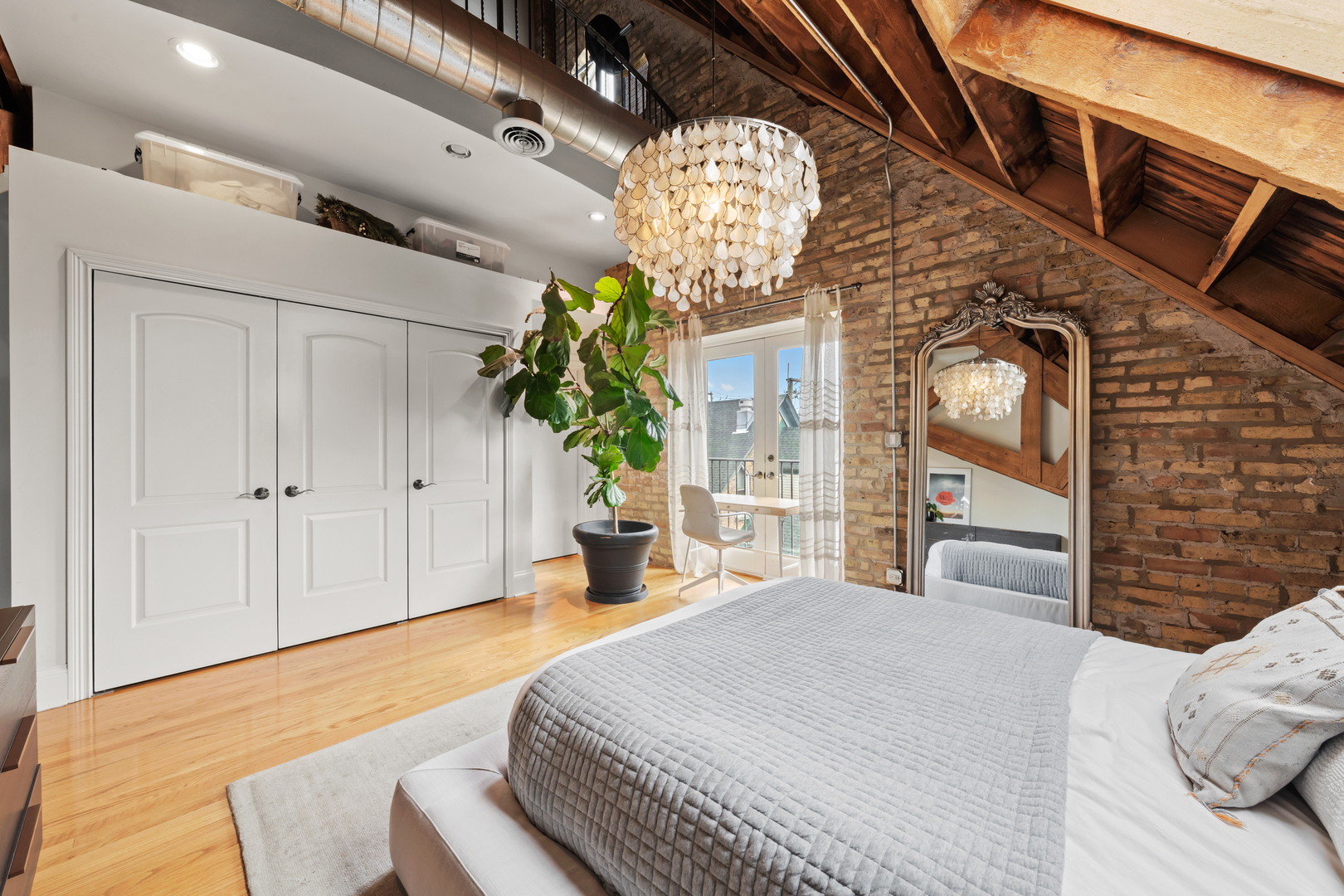 1547 N LEAVITT Street Unit: 3S