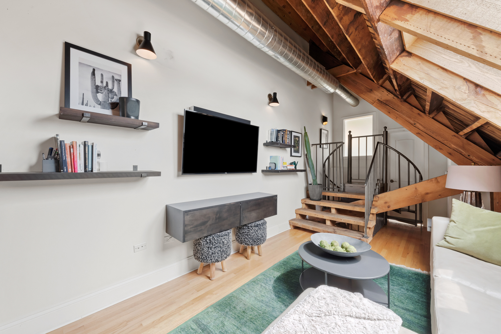 1547 N LEAVITT Street Unit: 3S