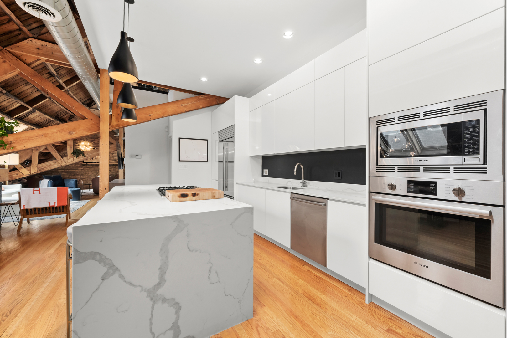 1547 N LEAVITT Street Unit: 3S